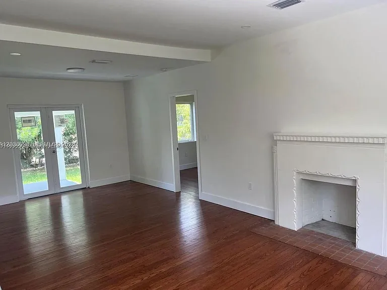 2250 SW 21st St — Photo 7