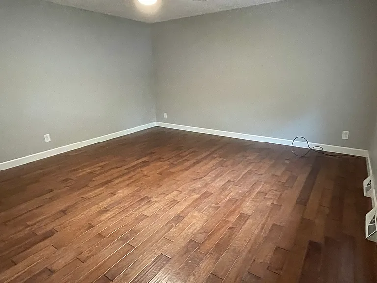 2204 Whitefield Rd — Photo 2