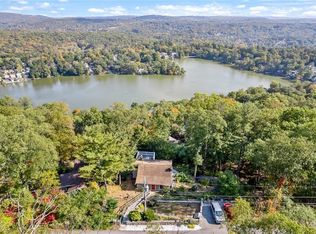 50 Pleasant Rd, Lake Peekskill, NY 10537