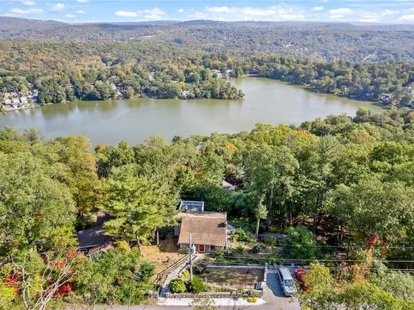 50 Pleasant Road, Lake Peekskill, NY 10537