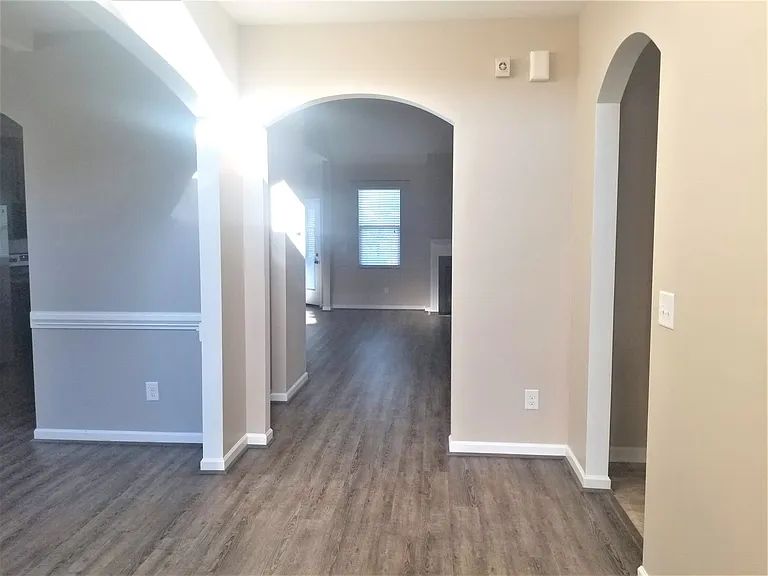 411 Cyrus Thompson Dr — Photo 9