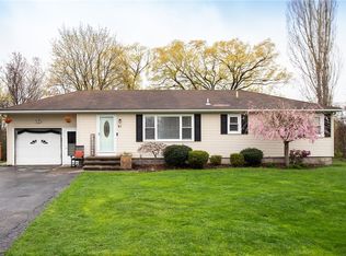 41 Crest Hill Dr, Rochester, NY 14624