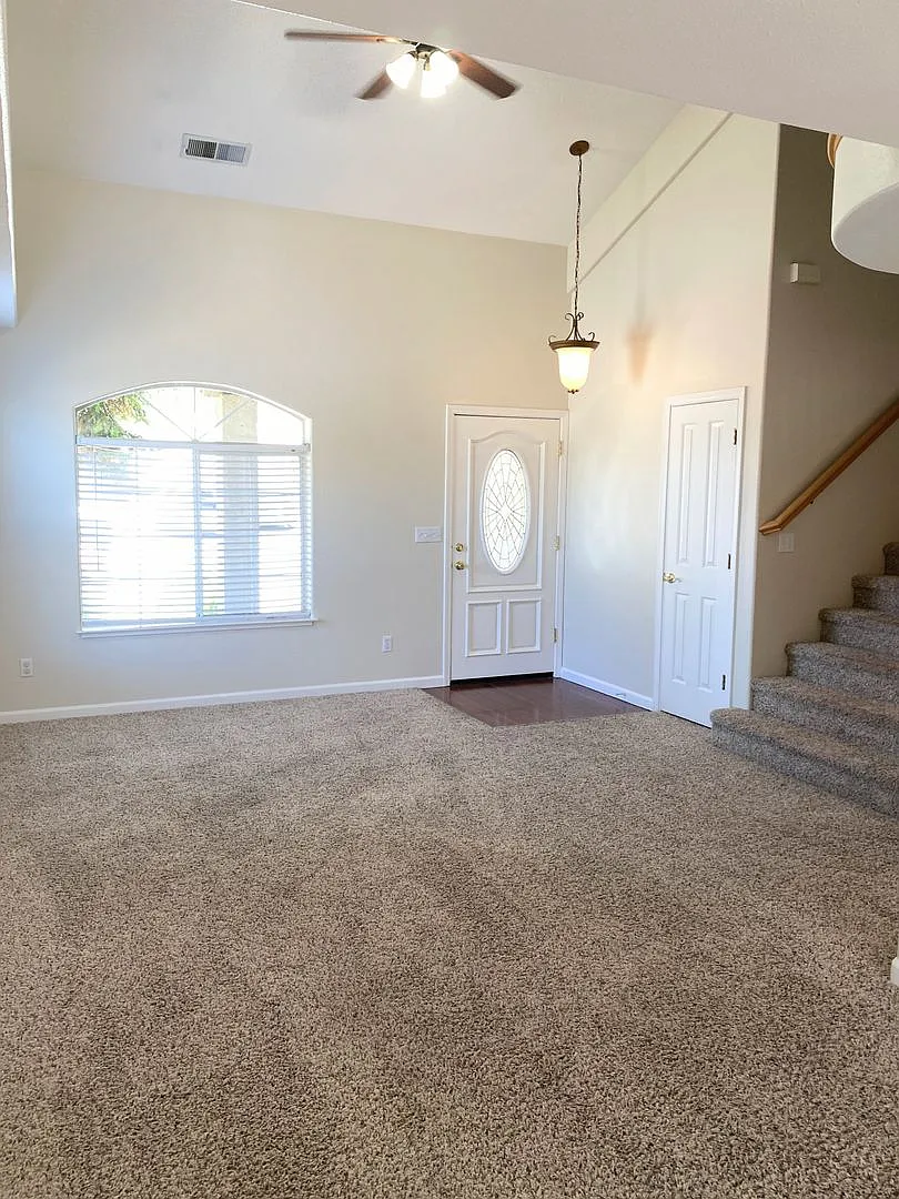 4 Bed 2.5 Bath Family Home — Photo 3