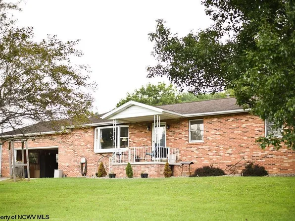 130 Dutchman Ln, Weston, WV 26452