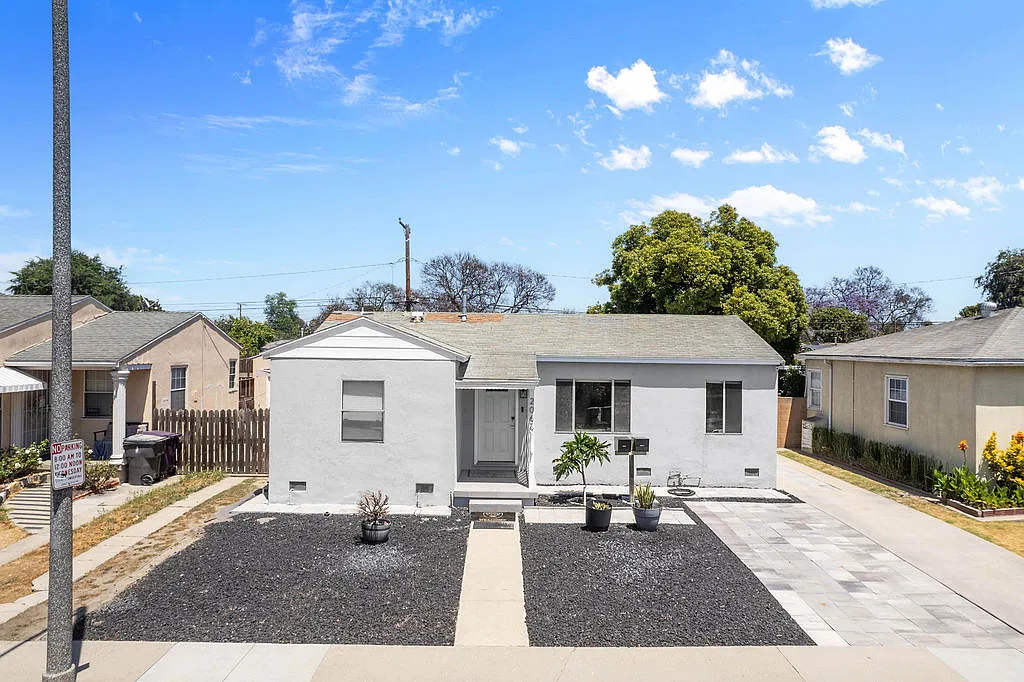 3 bed, 1.5 bath, 1496 sqft, $7,500 — Photo 2