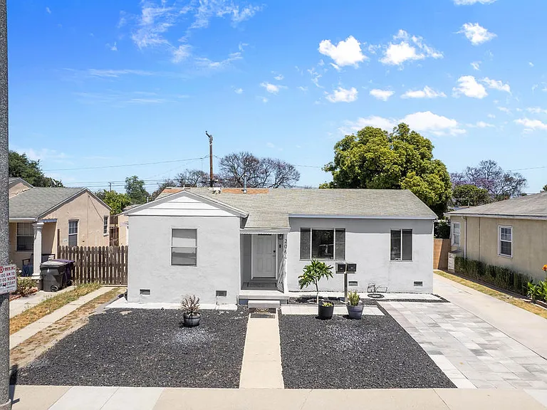 2066 Baltic Ave — Photo 2