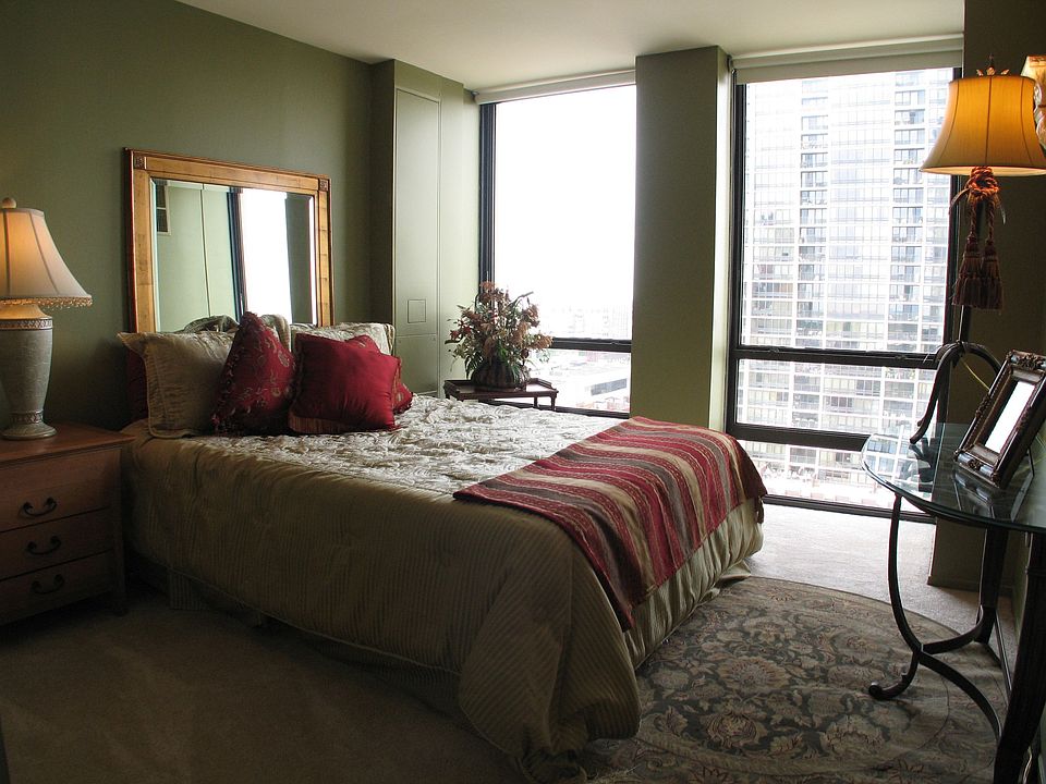 1st image of 1660 N La Salle Dr APT 1302