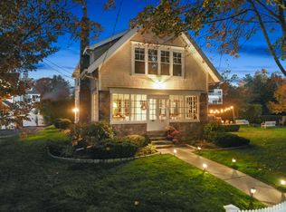 32 Hendrie Dr, Old Greenwich, CT 06870