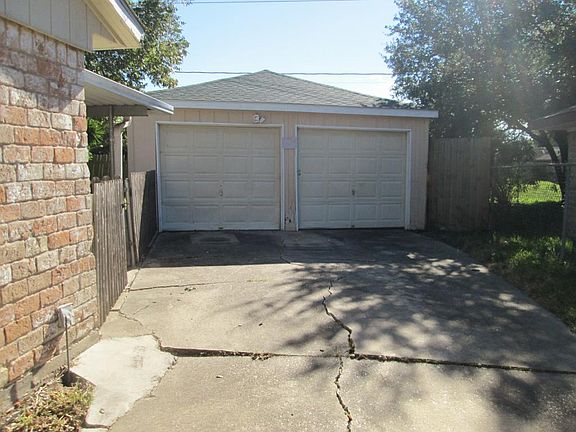 Detached Garage