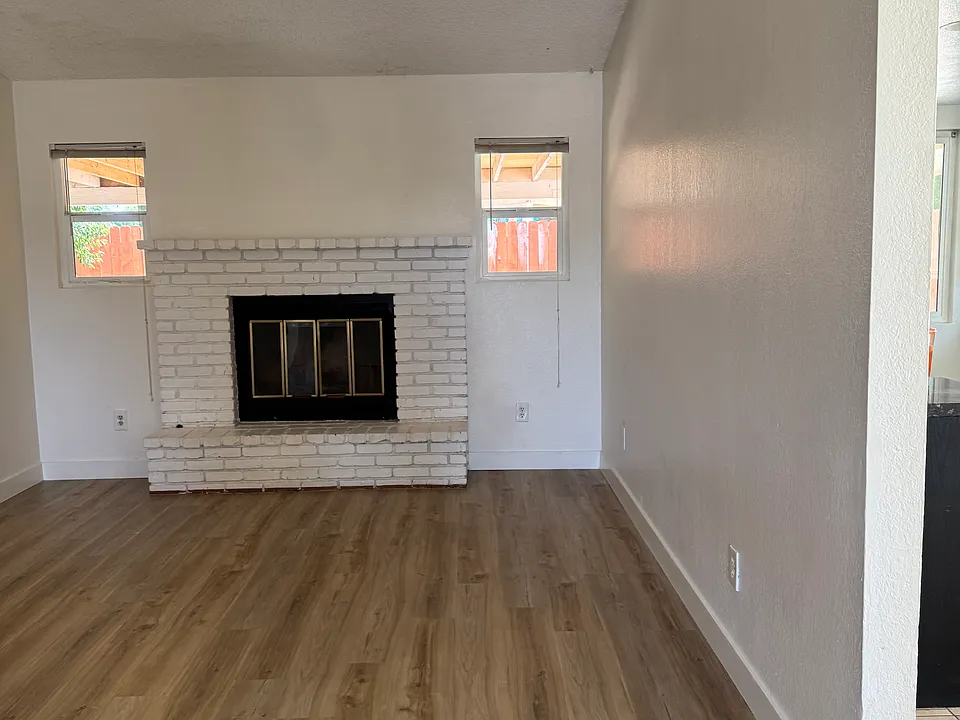 1254 E Avenue J6