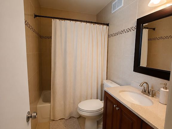 5th image of 421 NE 1st St APT 217