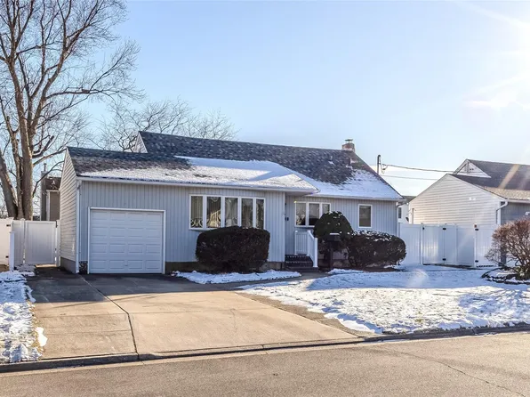 136 Justice St, West Babylon, NY 11704