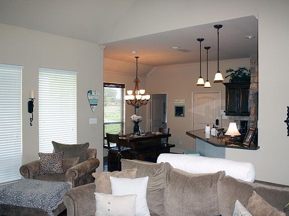 5th image of 323 Baganie Ln
