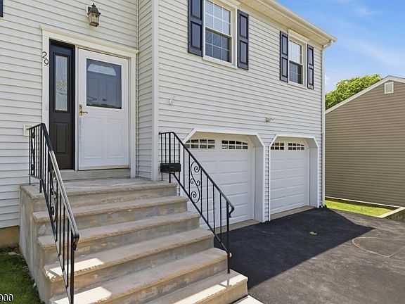 3rd image of 29 Amendola Dr