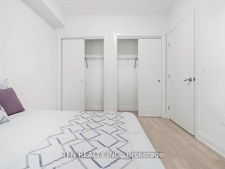 212 King William St #513 — Photo 13