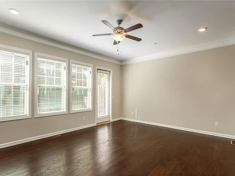 335 Beacons Pl — Photo 18