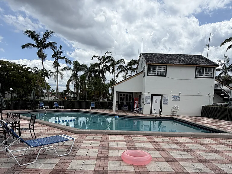 9711 Fontainebleau Blvd — Photo 20