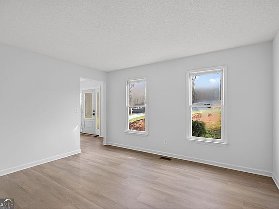5th image of 511 Lakeside Dr
