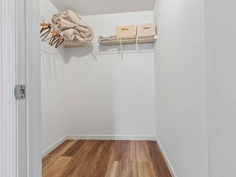 2060 Greenview Shores Blvd #318 — Photo 9
