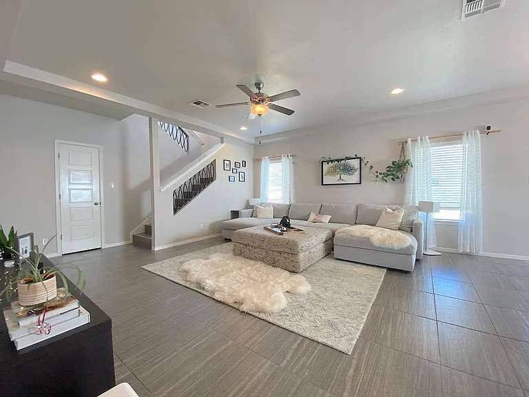 528 Delancey St — Photo 7