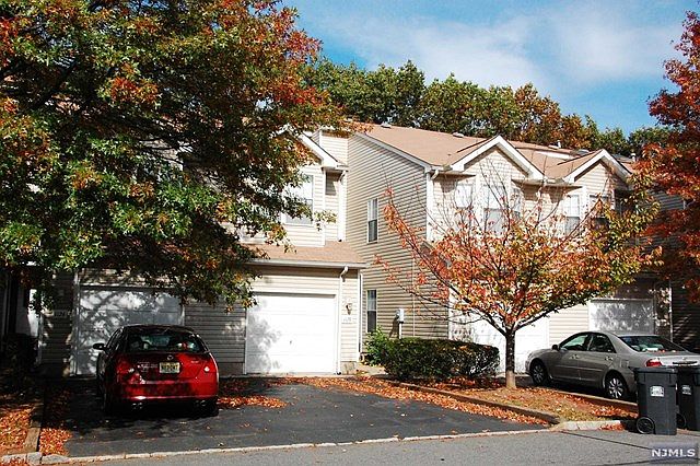 2nd image of 1132 Oakcroft Ln