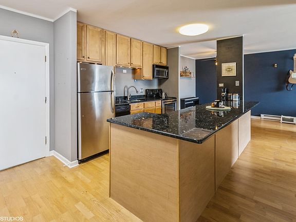 4th image of 919 N Boxwood Dr APT 405