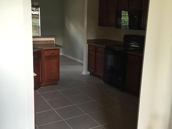 5th image of 589 SW Fairway Avenue