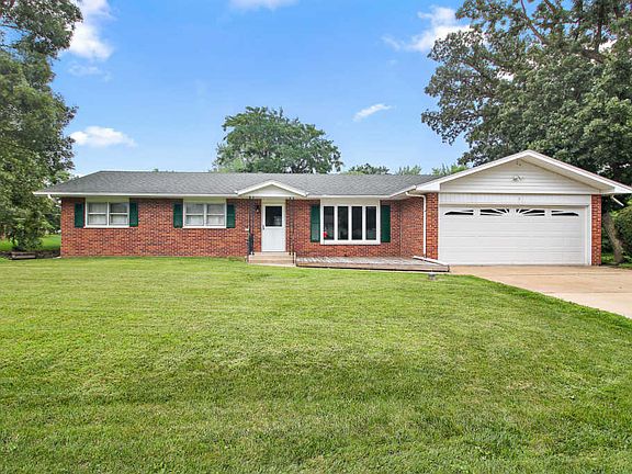 2nd image of 1025 Ash Dr