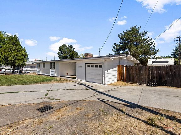 2nd image of 1070 Ross Ln N