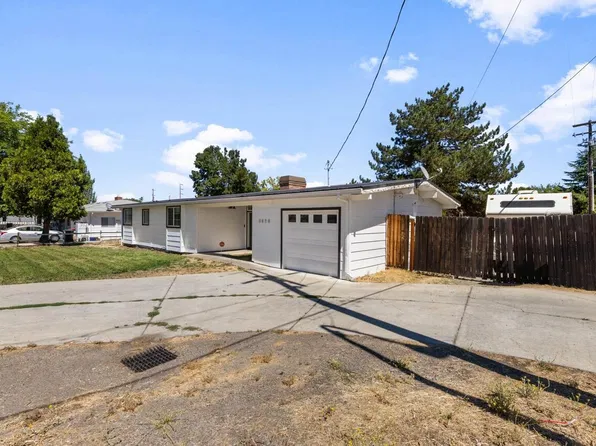 1070 Ross Ln N, Medford, OR 97501