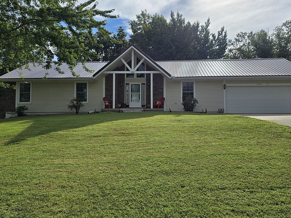 1st image of 2509 Country Club Dr