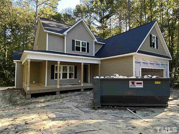 2nd image of 414 Carolina Oaks Ave