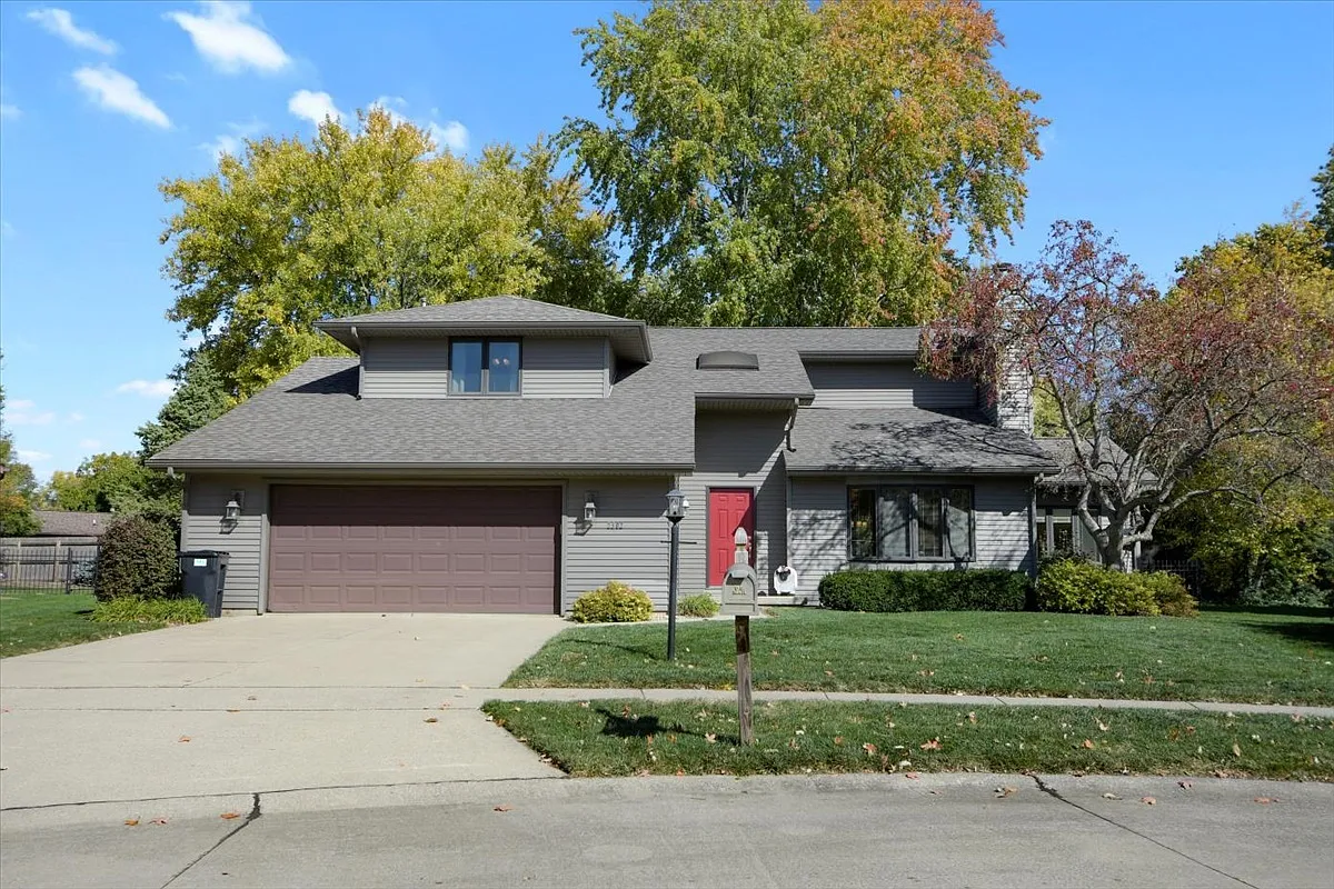 2502 Bershire Dr photo 1