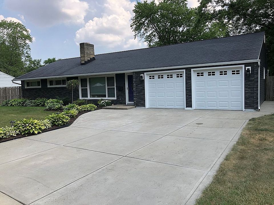 1st image of 395 Adrian Dr