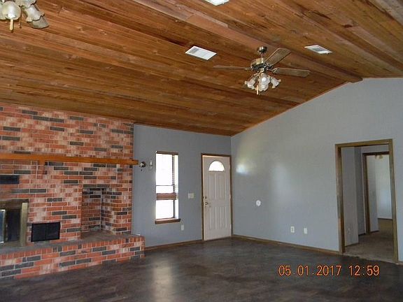 4th image of 305 E Pine Ave