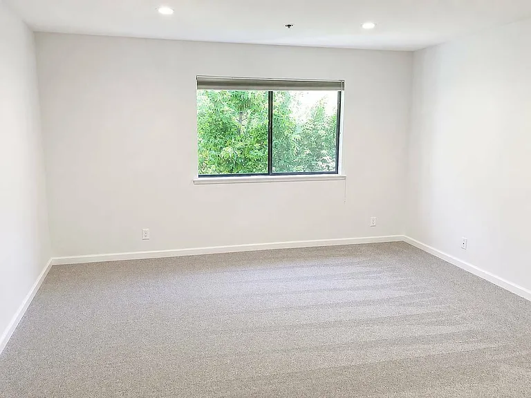 1002 Roble Ave — Photo 8