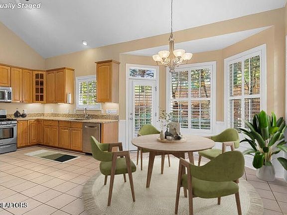4th image of 7008 Shady Knoll Ln