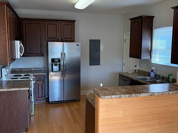 3rd image of 608 N Holly St
