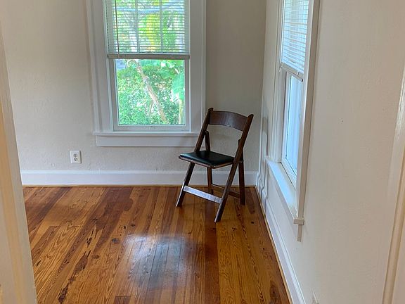 4th image of 406 14th Ave NE #1