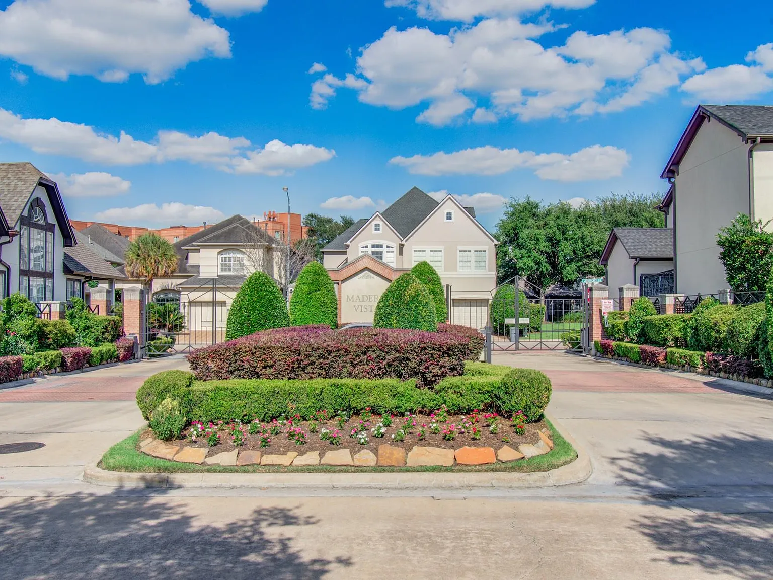 5 bed, 3.5 bath, 3986 sqft, $4,000 — Photo 2
