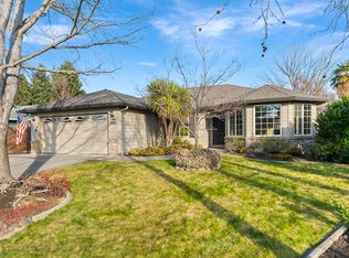 108 Meadow View Dr, Phoenix, OR 97535