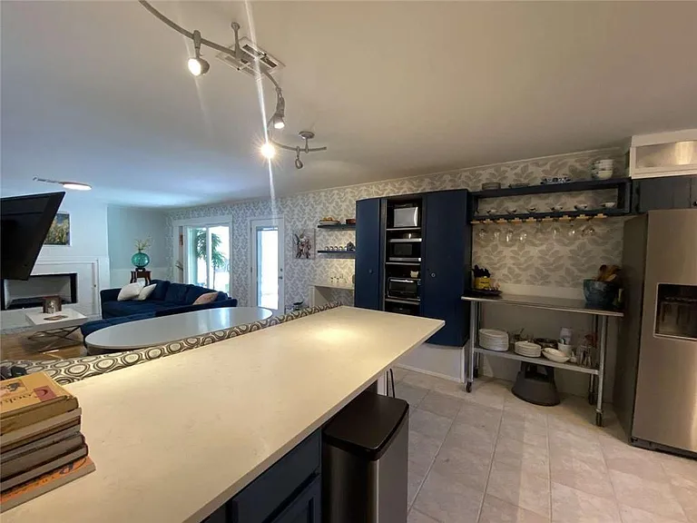 107 Cecile Dr — Photo 4