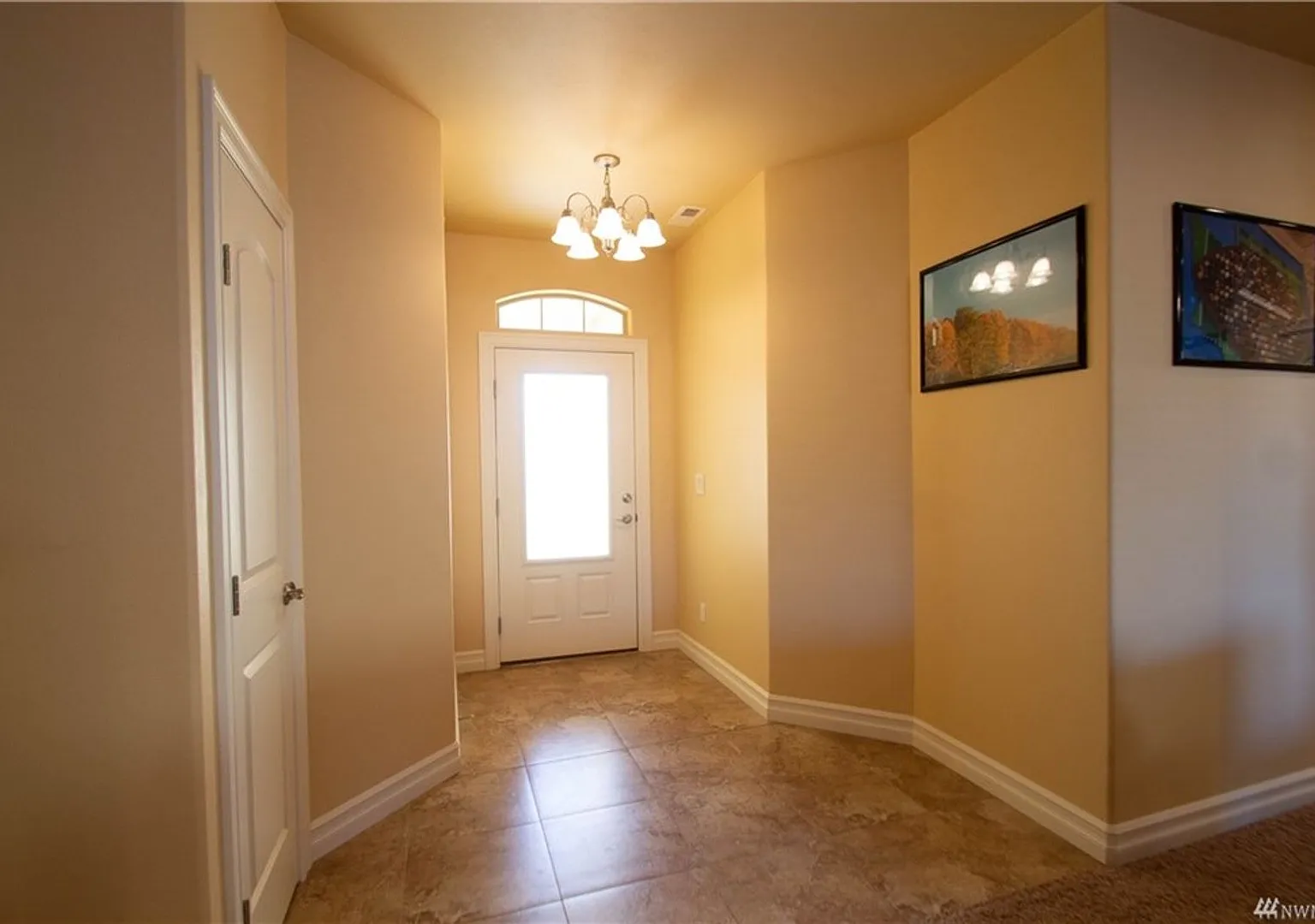 Beautiful 3 bed 2 bath stucco home in a newer area of homes. Just down the street from Park Orcha... — Photo 4