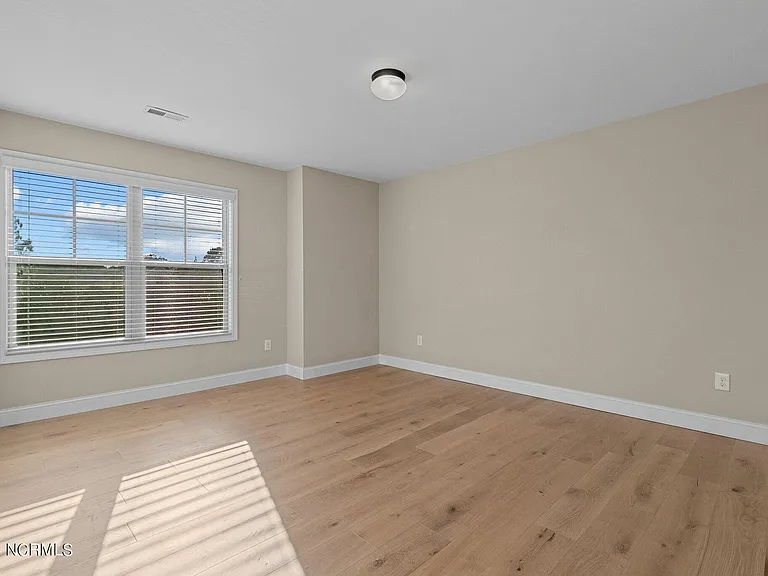 204 Sandy Springs Rd — Photo 17