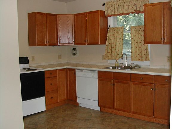 Kitchen with dishwasher