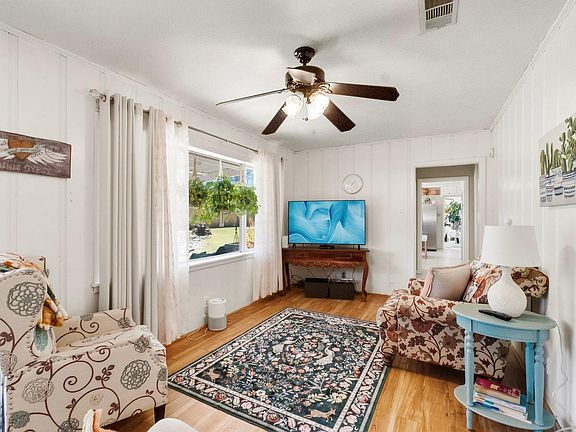 4th image of 111 Circle Dr