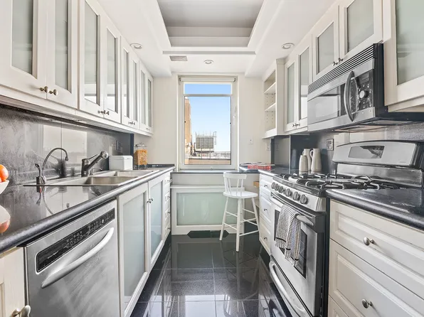 180 East End Avenue image 3 of 10