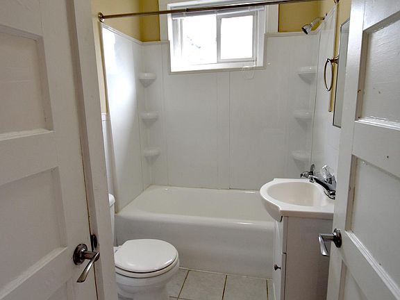3rd image of 1217 Colonial Ave APT B3