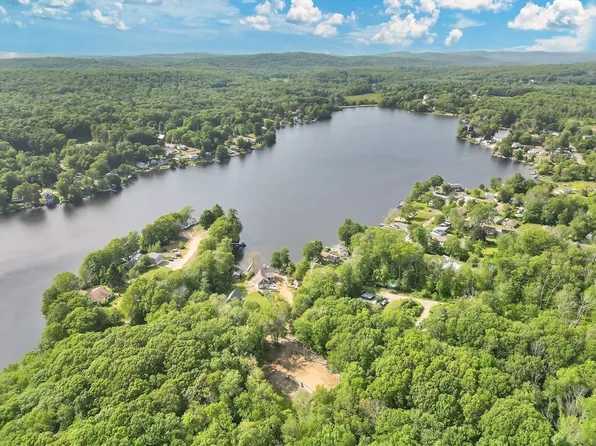 50 Fountain Rd, Wales, MA 01081