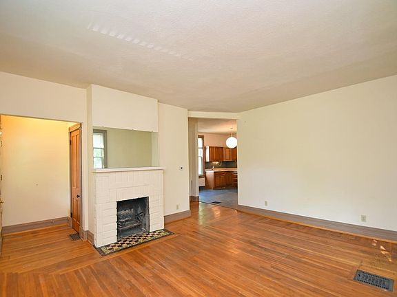 4th image of 4712 Ward St